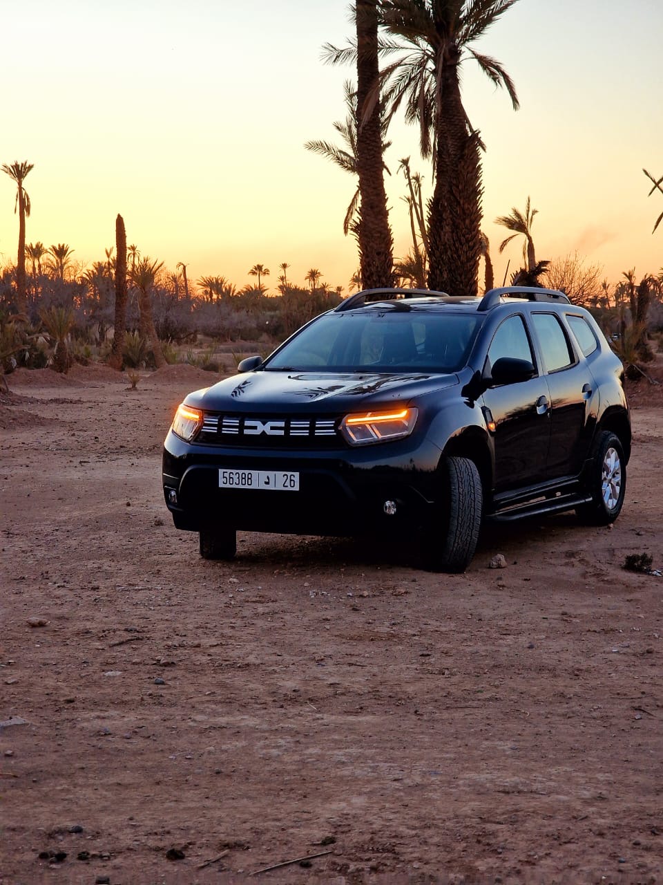 Location Dacia Duster 4x4 coucher soleil palmiers Marrakech