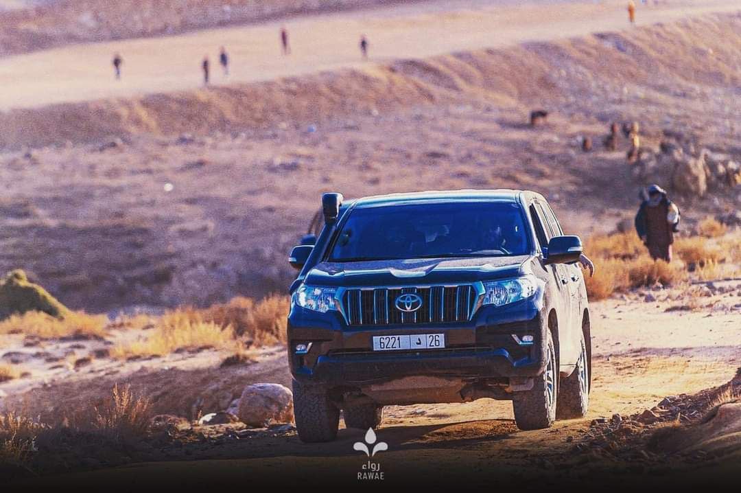 Toyota Prado désert coucher soleil location 4x4 Marrakech